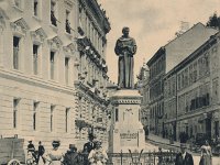 Mesnička ulica, spomenik Andriji Kačiću oko 1905. godine